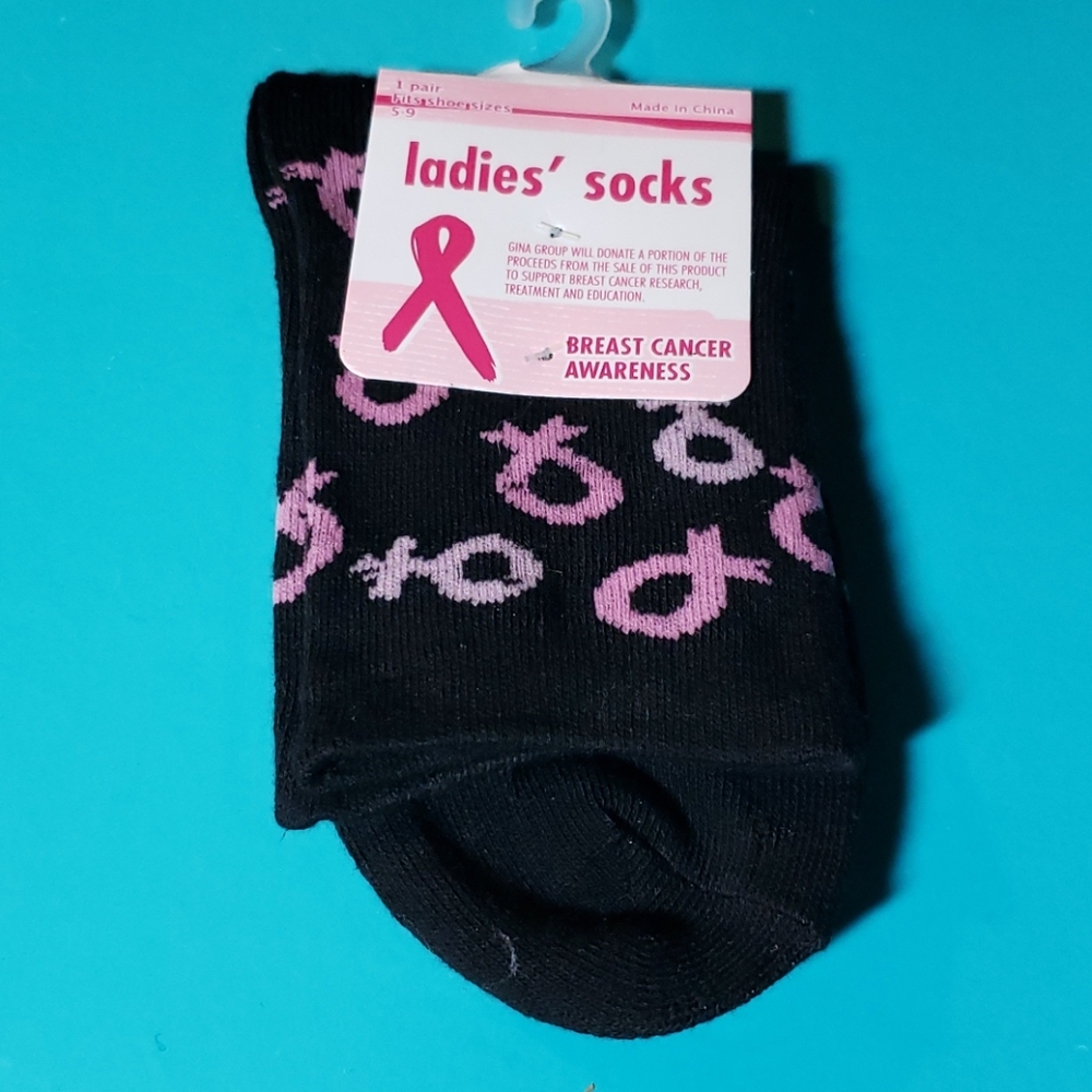 Cancer awareness black ankle socks New